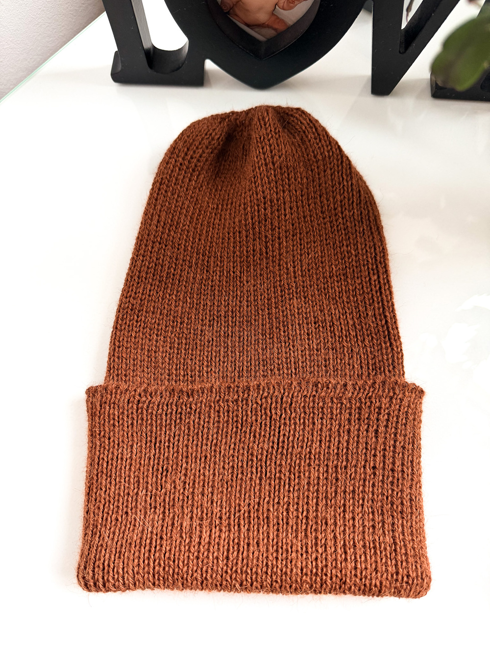 Wywijana czapka HELEN z alpaki - detal wywinięcia