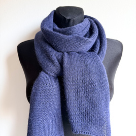 Ciepły i przytulny szal Nitkowe Love 30x180 cm 100% Baby Merino 21 czarny