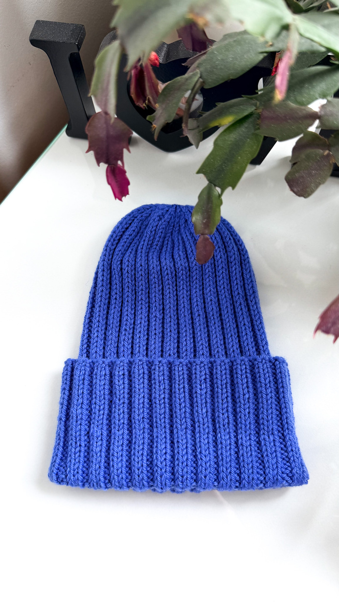 ELLI – ręcznie robiona czapka merino 24 Kobalt wywijana