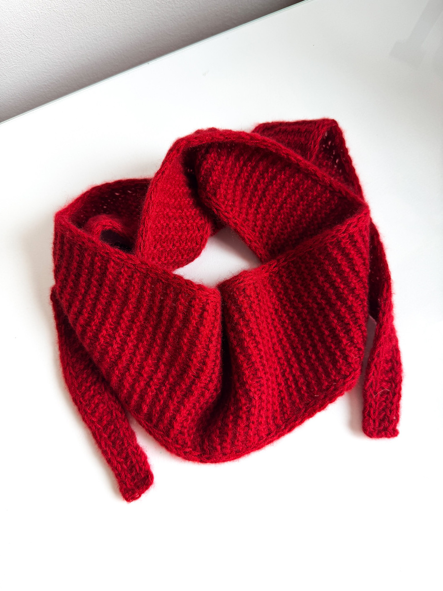 Small Cashmere and Silk Neck Scarf ELARA 714/162 Scarlatta