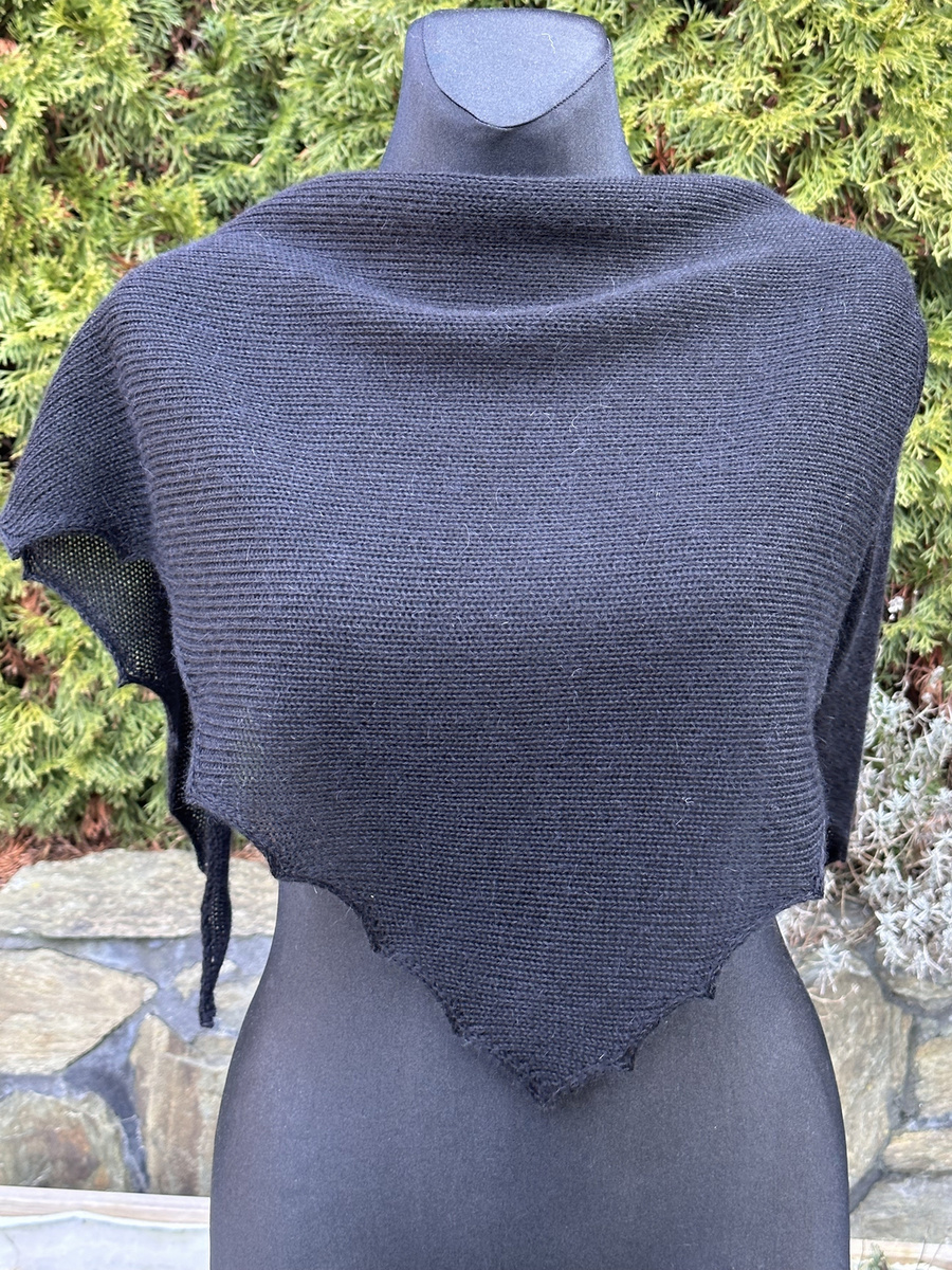 Chusta gładka, symetryczna, 100% Alpaka 8903 czarny