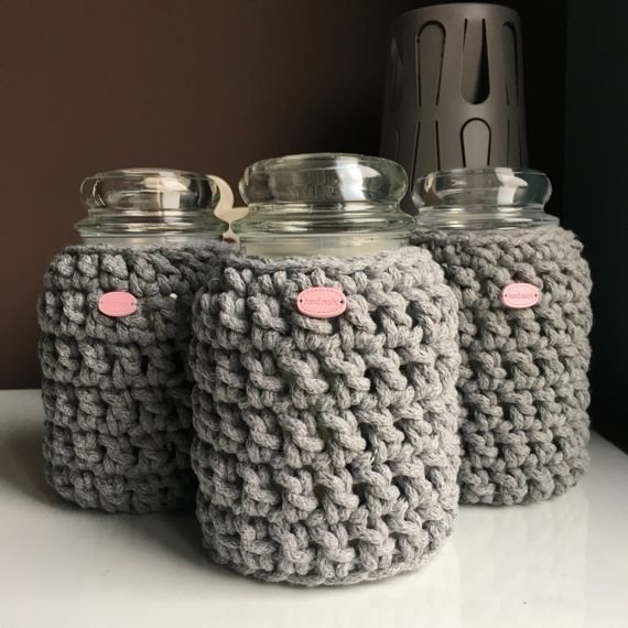 Ręcznie robiony Sweterek na świecę ze sznurka bawełnianego 125 średni szary