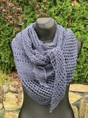 Handgestricktes Dreieckstuch aus 100 % Alpakawolle – Farbe wählen
