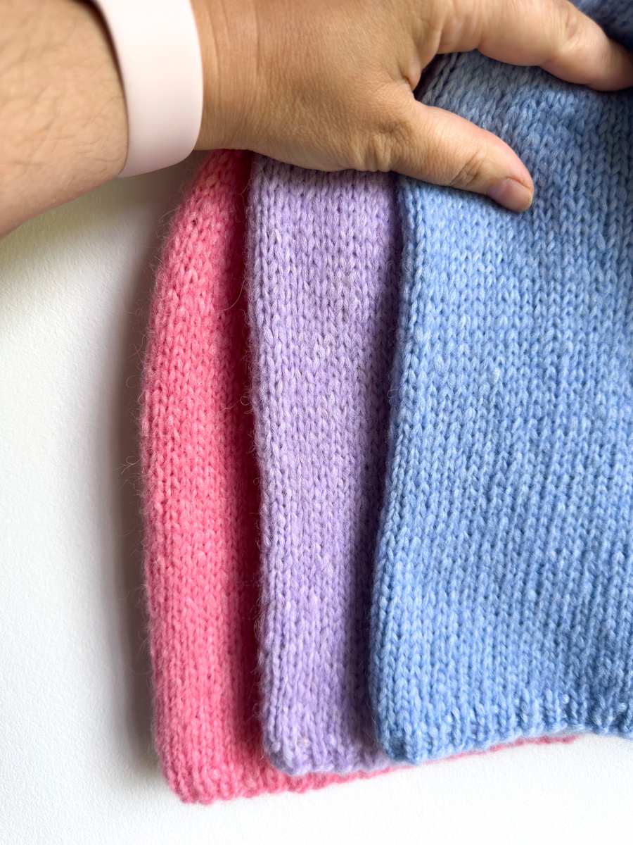 Ciepła czapka ręcznie robiona CHMURKA Alpaka 44 karminowy