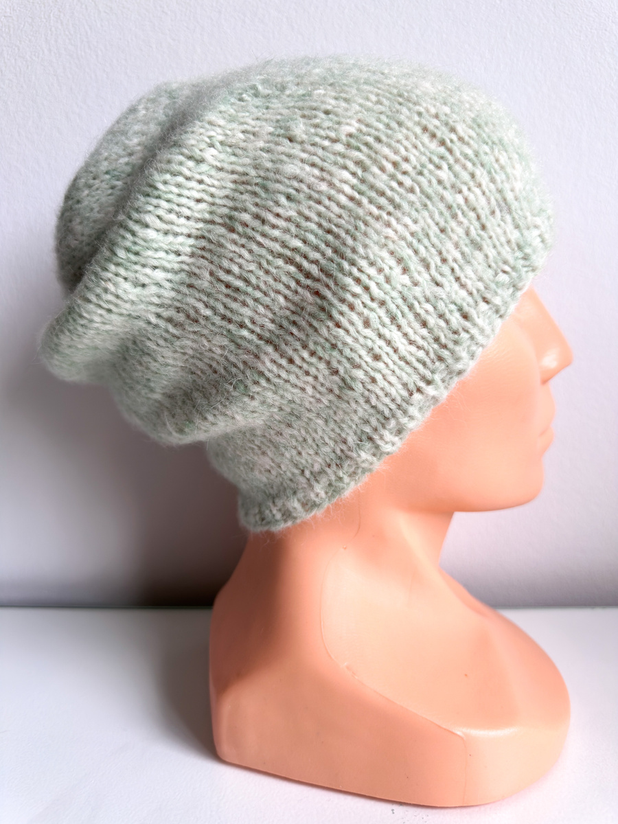 Ciepła czapka ręcznie robiona CHMURKA Alpaka 44 karminowy