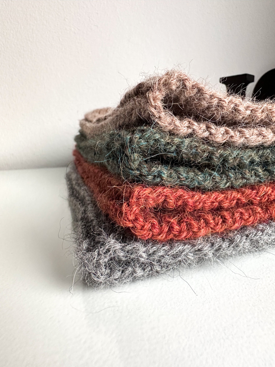 KIARA Beanie-Mütze ohne Umschlag 100% Alpaka 9043 ziarno kakaowca Braun