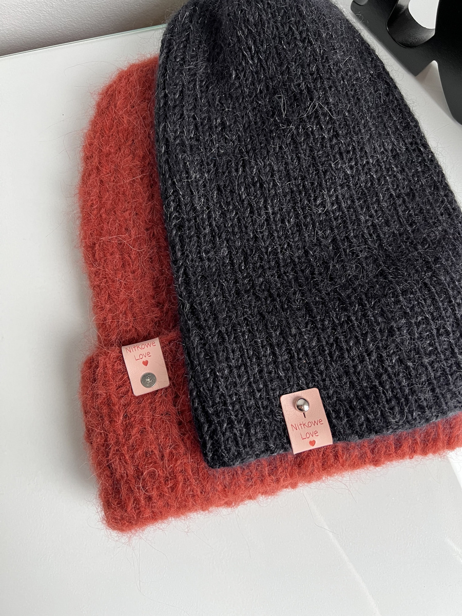 Handgemachte Damenmütze AUREA 100% Baby Merino plus Mohair und Seide 21/02 Schwarz