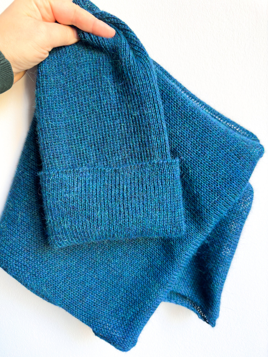 Ciepły i przytulny szal Nitkowe Love 30x180 cm 100% Baby Merino 21 czarny