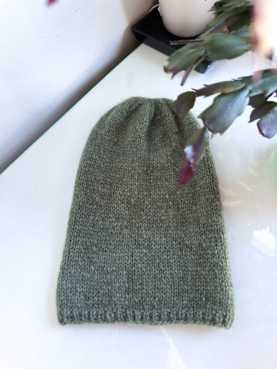 Ciepła czapka ręcznie robiona CHMURKA Alpaka 48 antyczna zieleń