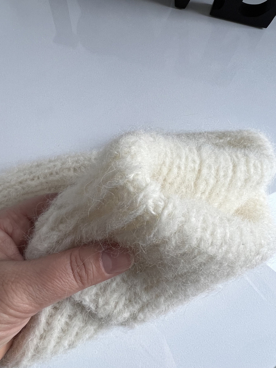 WATA CUKROWA Handmade Women's Alpaca and Merino Wool Beanie 01 Ecru