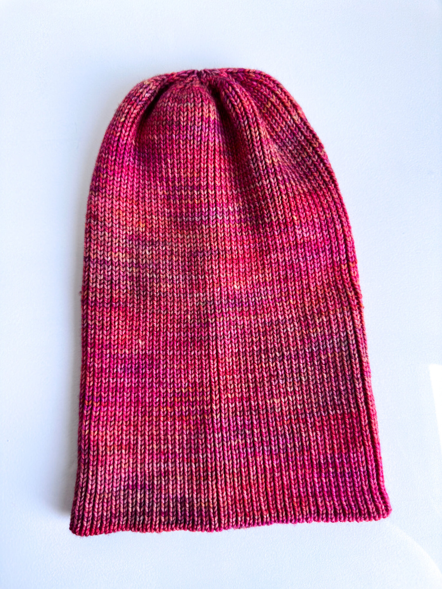 VARELLA 2.0 Beanie-Mütze aus Merinowolle 75% Zinnias rot-bordeaux dünn für die Übergangszeit