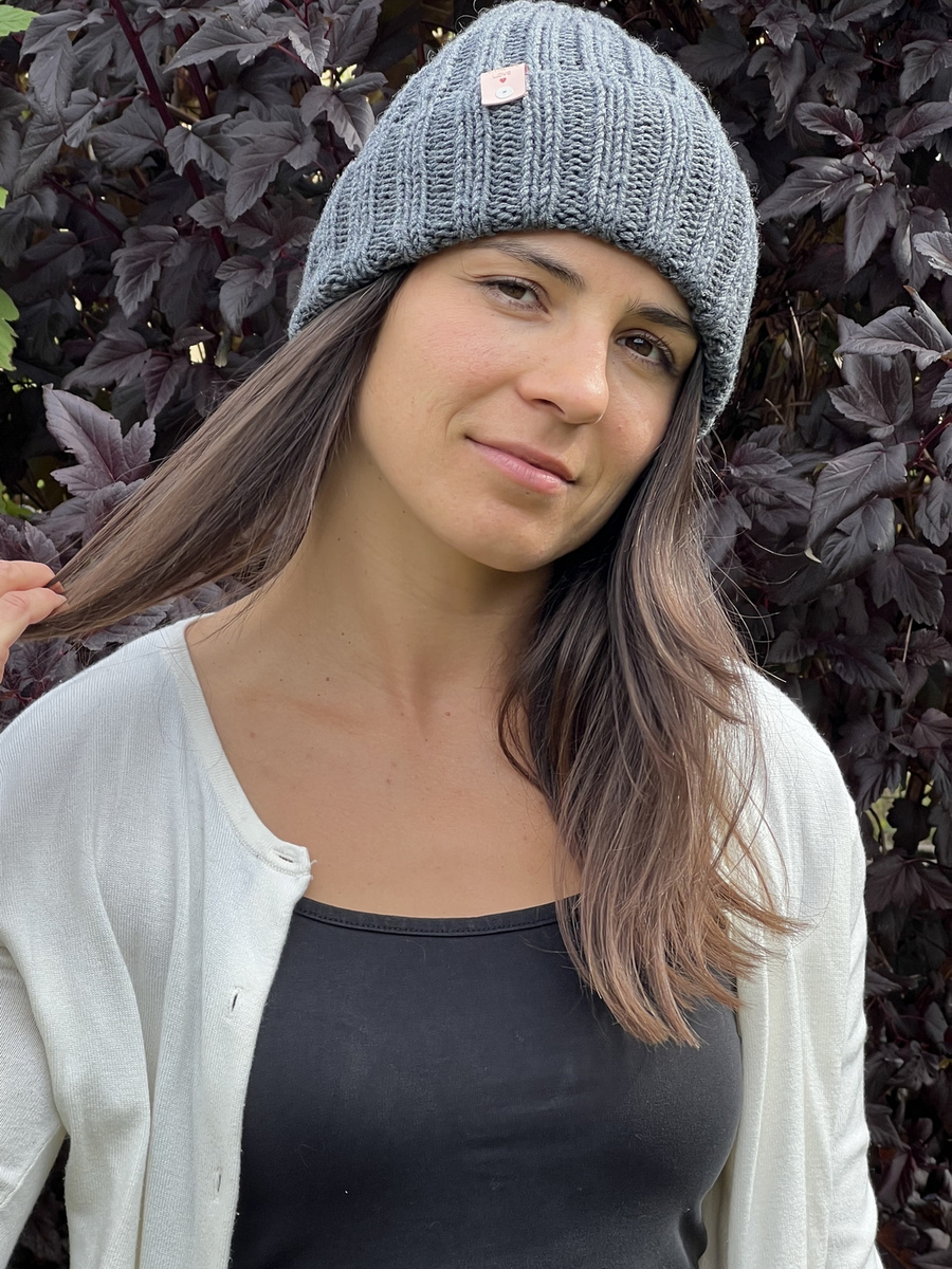 Wywijana czapka merino HELLI 100% Baby Merino 20 Ciemny Szary