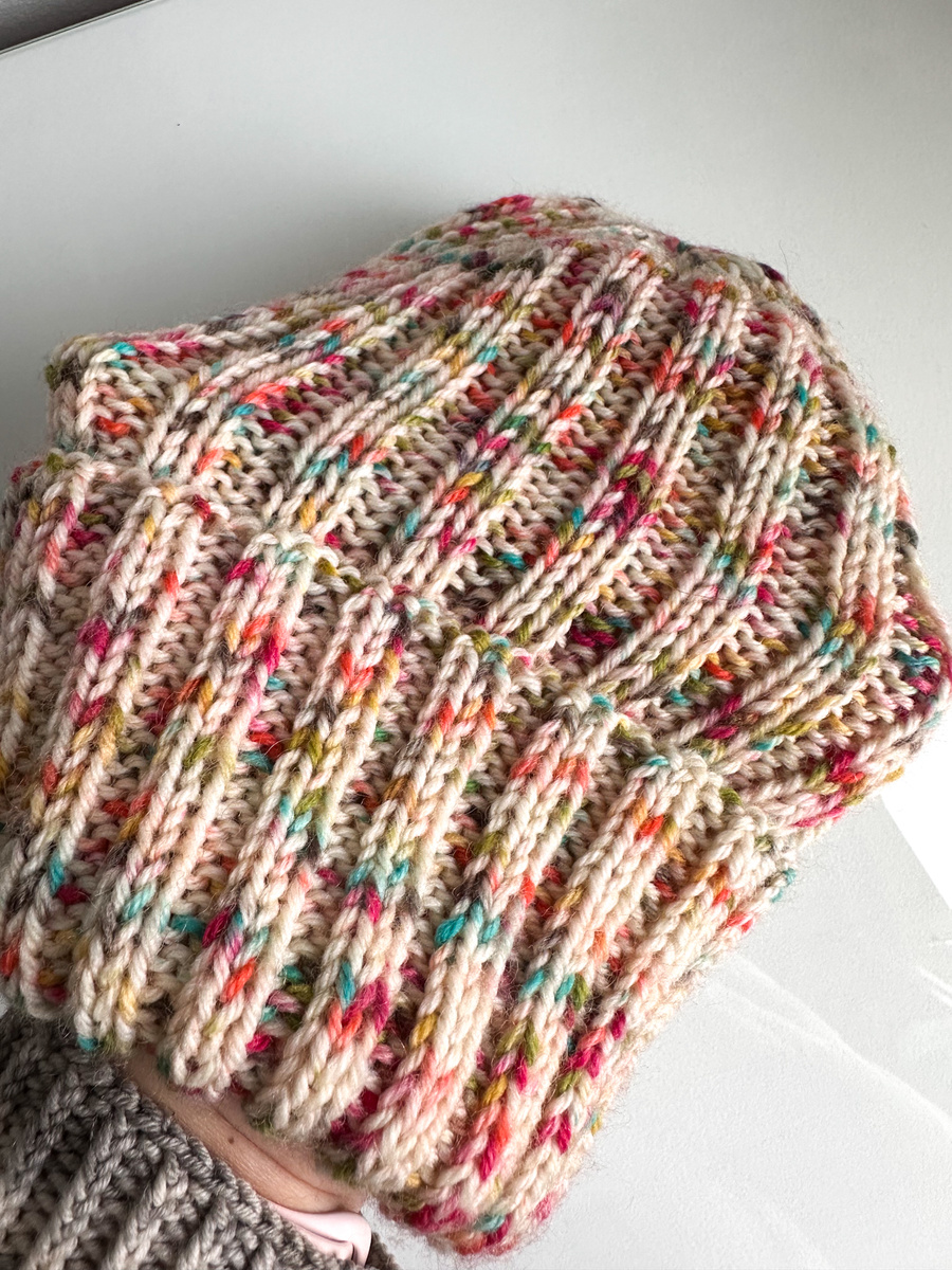 Wywijana czapka merino HELLI 100% Baby Merino 32 Turkusowy