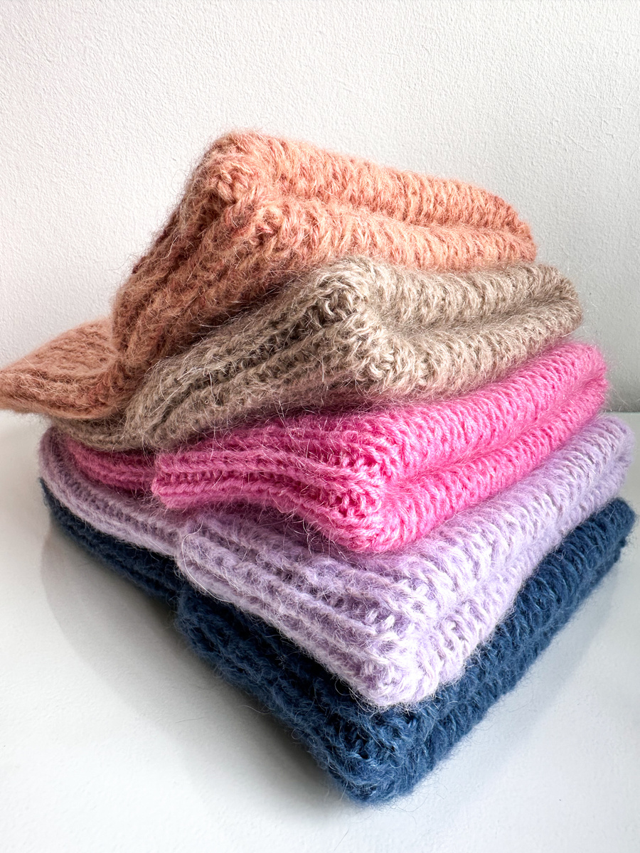 Ręcznie robiona czapka beanie AUREA 100% Baby Merino plus moher i jedwab 43/08 Jasny Morski